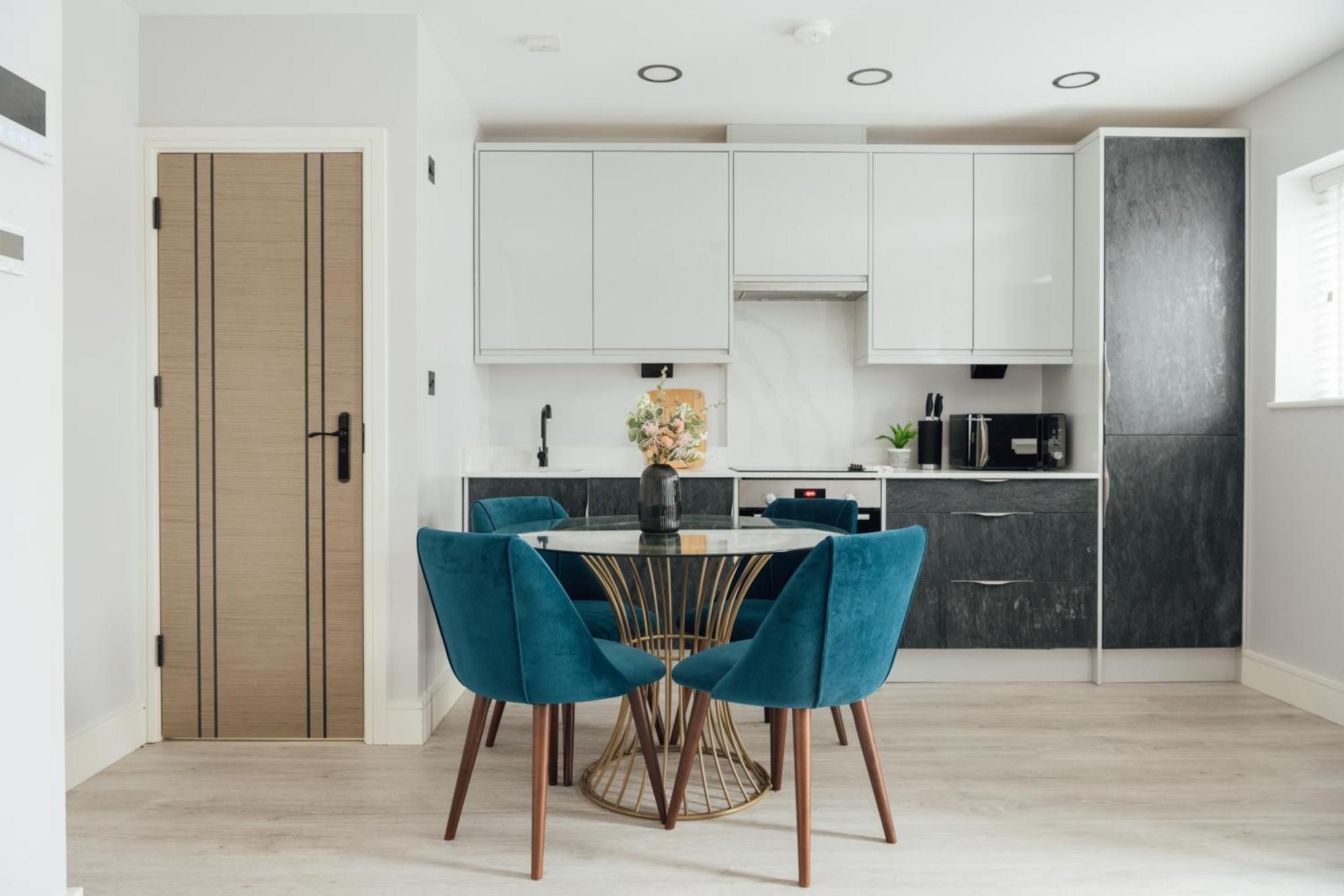 Inviting 2 Bedroom House In دوركينغ المظهر الخارجي الصورة